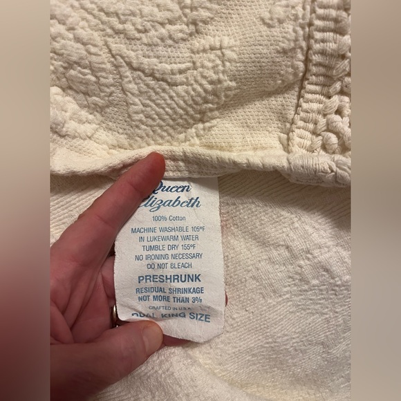 Vintage Bates Queen Elizabeth Bedspread White Cotton Matelasse Loomed Comforter